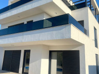 Prodej vily 5+kk s bazénem a stavebním pozemkem na Istrii, Tar