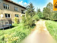 Prodej spoluvlastnického podílu k bytovému domu a garáži v Hoštejně